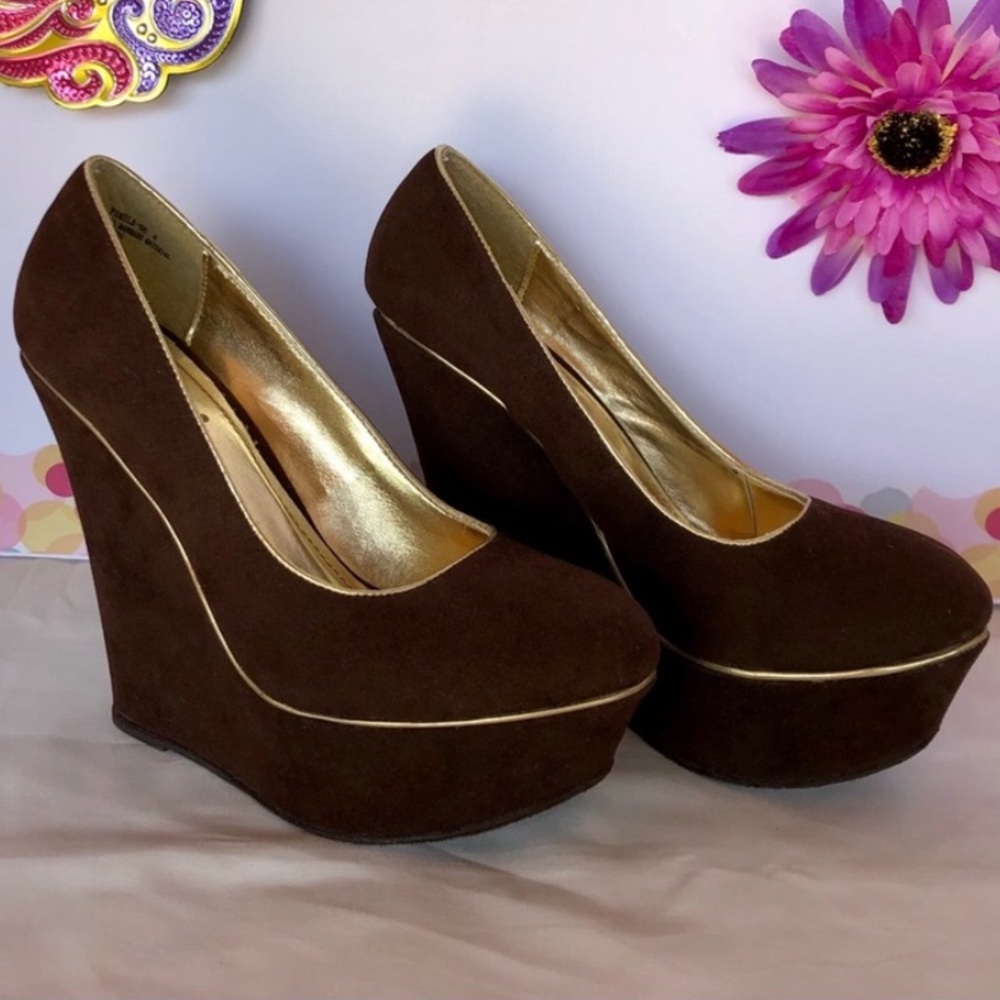 Brown Bamboo Platform Shoes 🌟👠🌟.  NEW With Tag